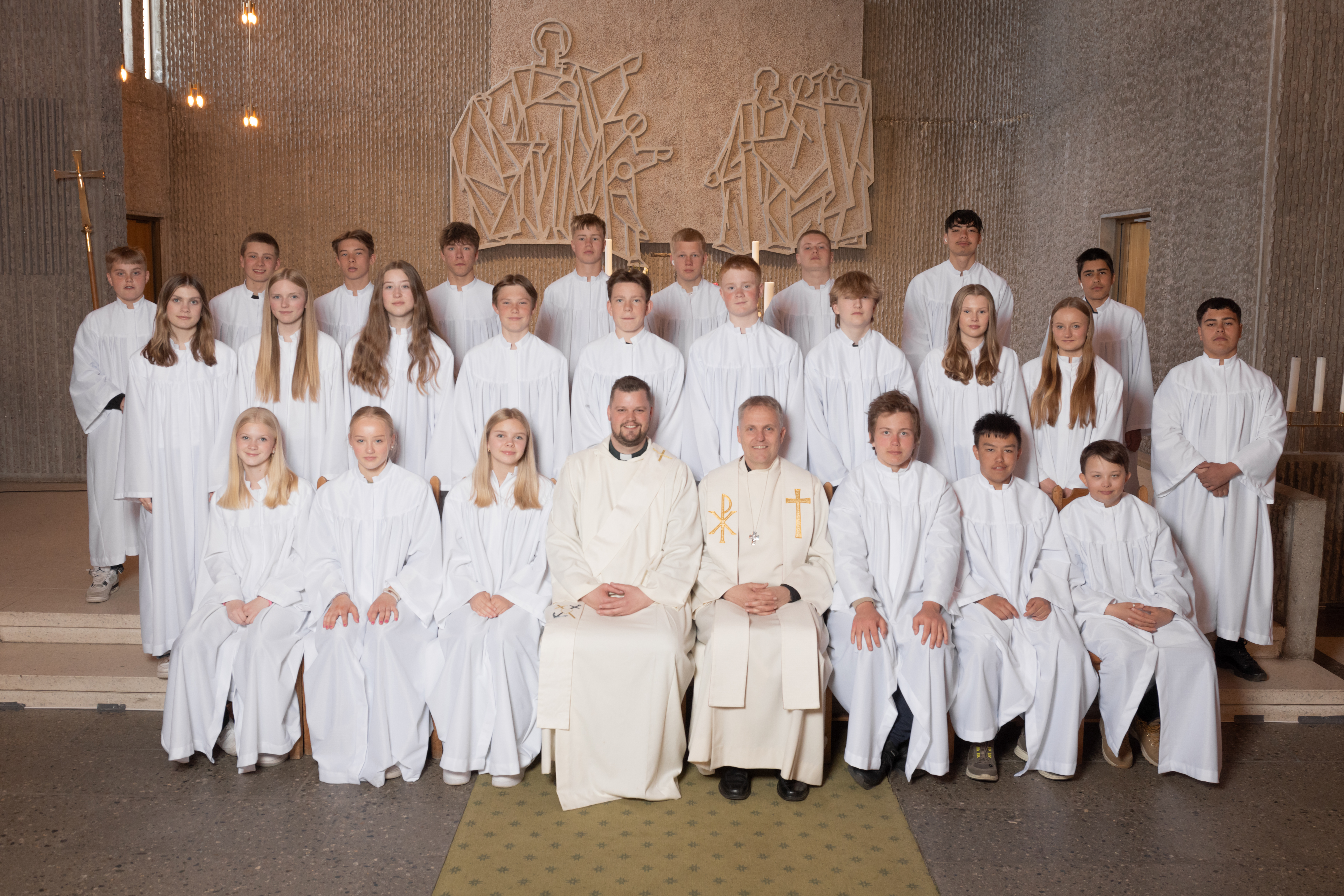 Foto av konfirmantene i Grim kirke. Foto: Erland Grøtberg